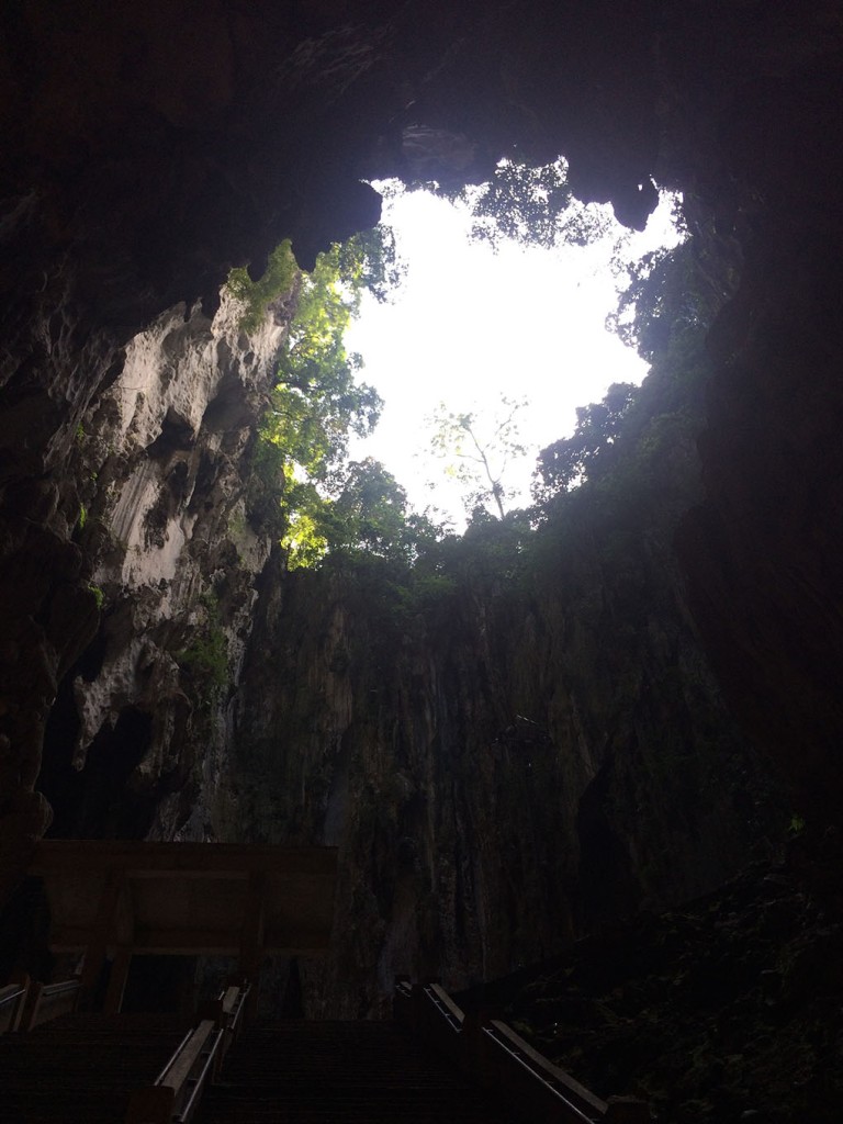 Bên trong Batu Caves